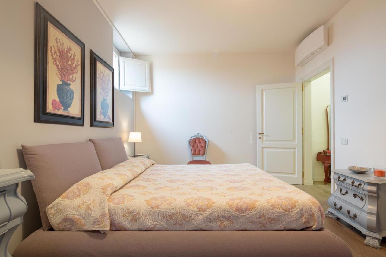 Stunning & Luxurious 1Br Apt 1 Min Walk By Duomo Florens Exteriör bild