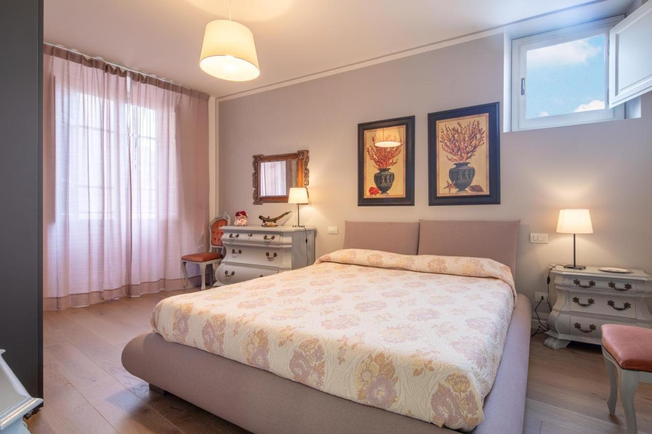 Stunning & Luxurious 1Br Apt 1 Min Walk By Duomo Florens Exteriör bild